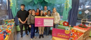 8 Personen im Kindergarten