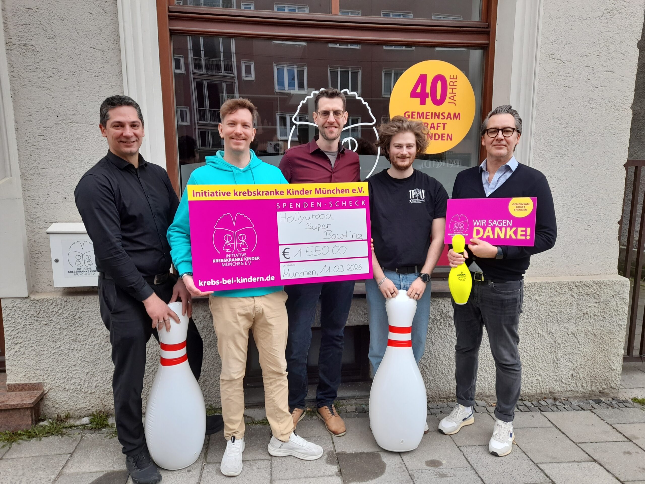Strike, Spende, starkes Zeichen