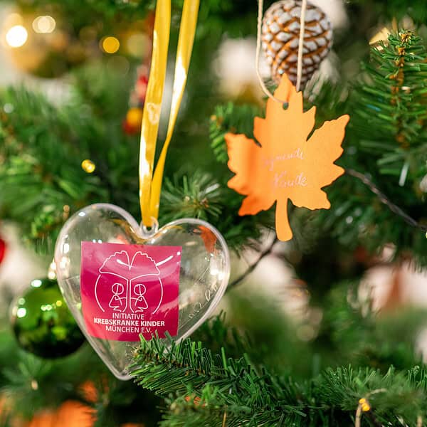 Nahaufnahme Weihnachtsbaum mit Schmuck